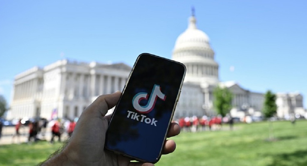 تيك توك تقاضي الحكومة الأمريكية لوقف تنفيذ قانون بيع التطبيق